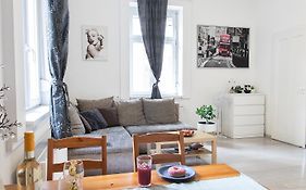 Dora Apartment Near Buda Castle With Parking!
